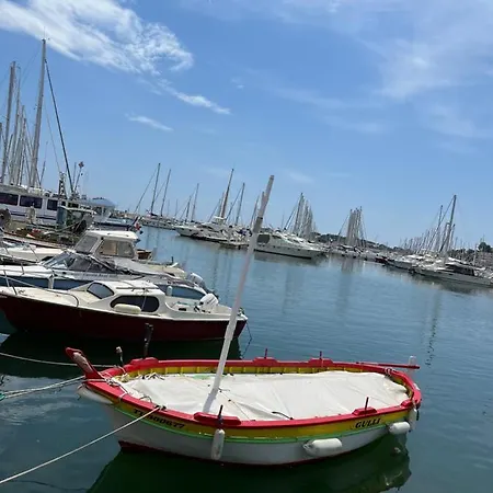 Apartment A Pied Du Port De Et De Sa Bandol