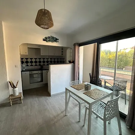 A Pied Du Port De Et De Sa Apartment