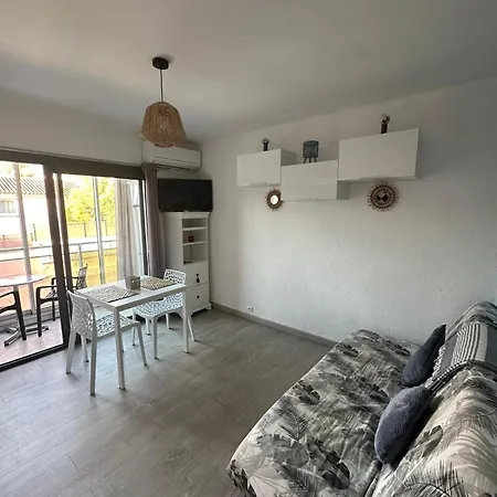 Apartment A Pied Du Port De Et De Sa Bandol